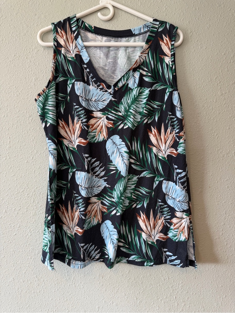 Sleeveless V-Neck Tropical Print Tank Top - Black/Green